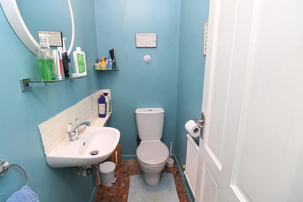 Ground Floor Cloakroom / WC