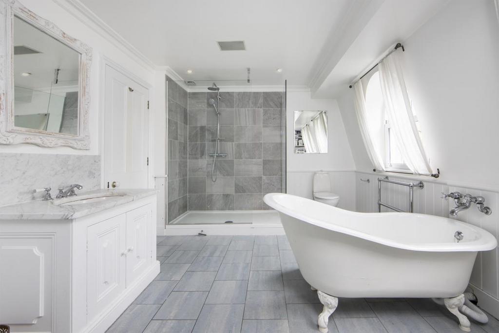 Sales Hammersmith Faroe Road 42 - Bathroom 1.jpg