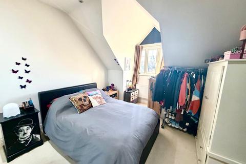1 bedroom apartment for sale, Manor Court, Thorpe Road, Staines-upon-Thames, Surrey, TW18