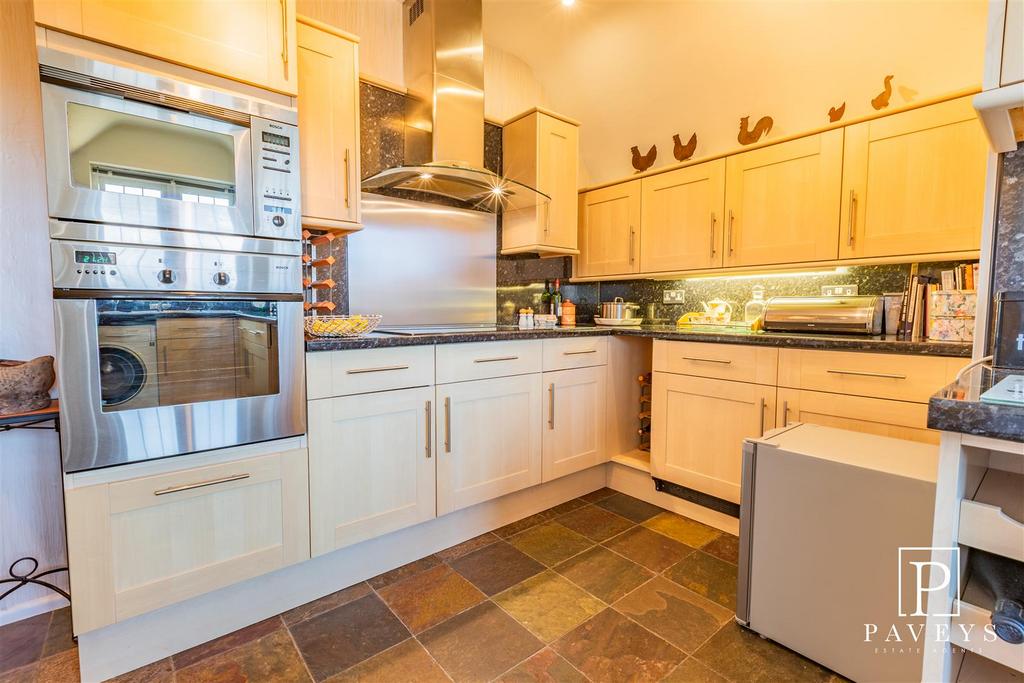Kitchen breakfast room