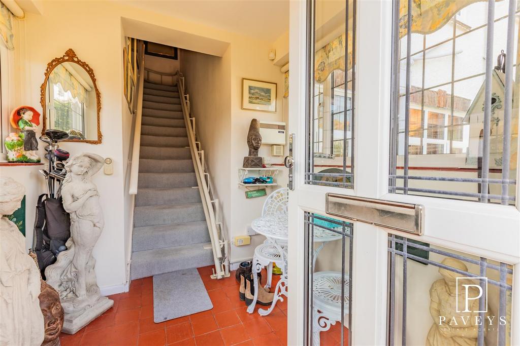 PRIVATE ENTRANCE &amp; STAIRWELL