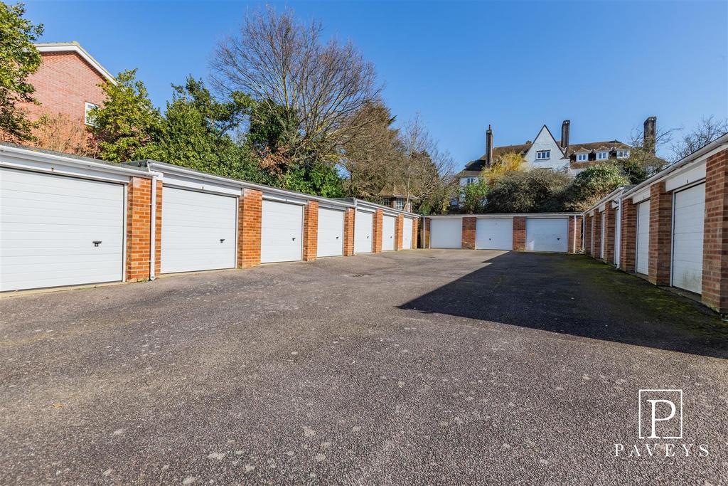 GARAGE &amp; PARKING