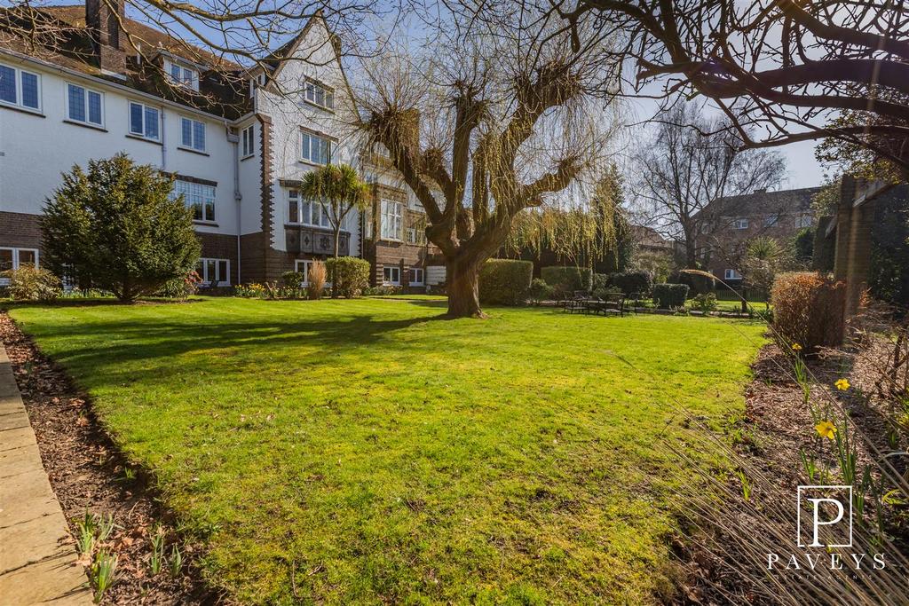 COMMUNAL GARDENS &amp; PARKING
