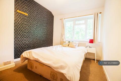 1 bedroom in a house share to rent, Sawley Road, London, W12