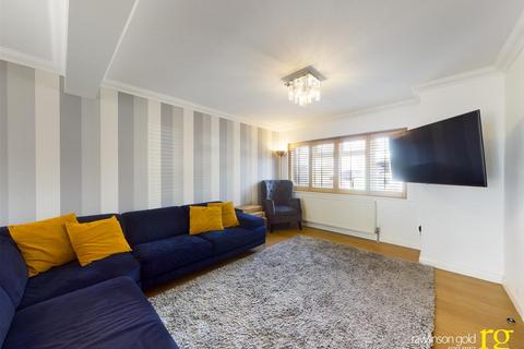 4 bedroom semi-detached house for sale, Whitegate Gardens, Harrow Weald