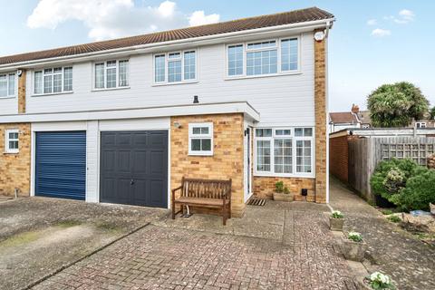 3 bedroom end of terrace house for sale, Fairthorne Gardens, Hampshire PO12