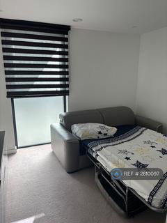 1 bedroom in a flat share to rent, Hawthorne Crescent, London, SE10