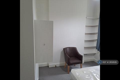 1 bedroom in a flat share to rent, Cambridge Avenue, London, NW6