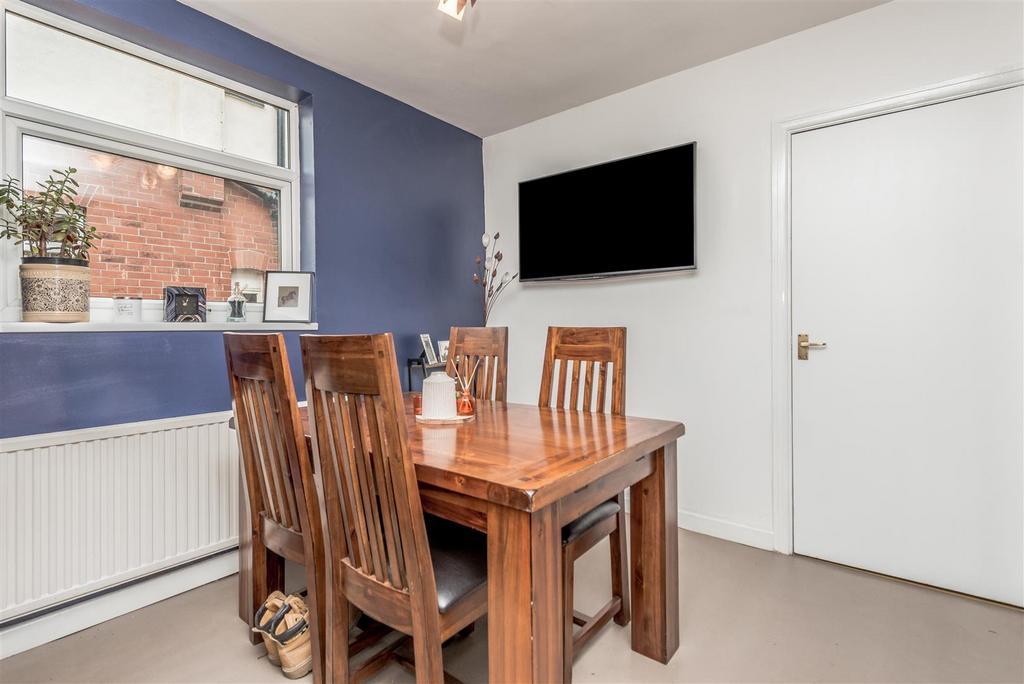 Fitted Dining Kitchen: