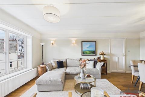 3 bedroom flat for sale, West Hill, Harrow