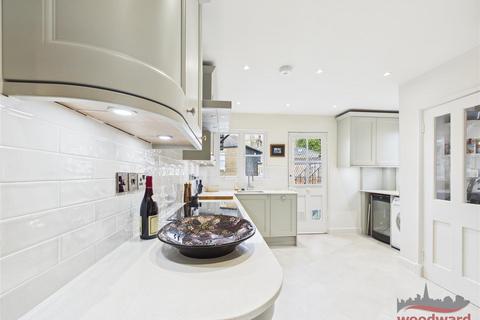 3 bedroom flat for sale, West Hill, Harrow
