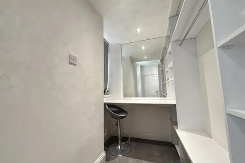 undefined, Union Place, Dundee,