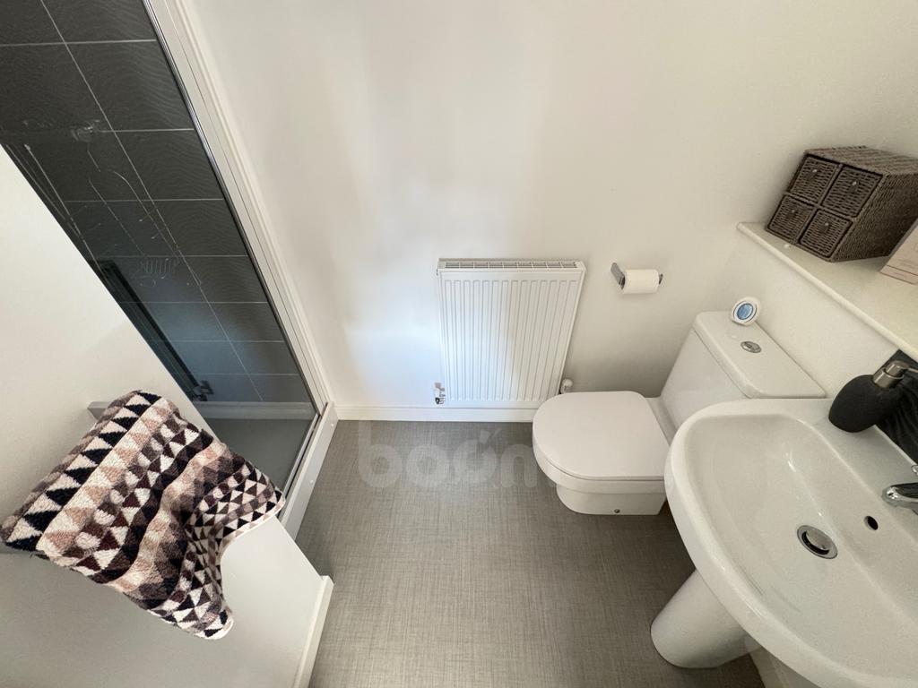 James Mc Kechnie Avenue en suite shower room