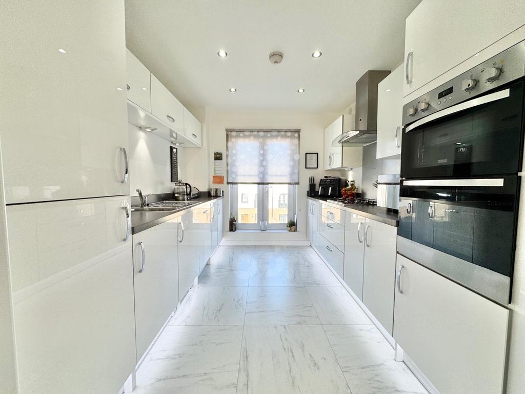 James Mc Kechnie Avenue kitchen pic