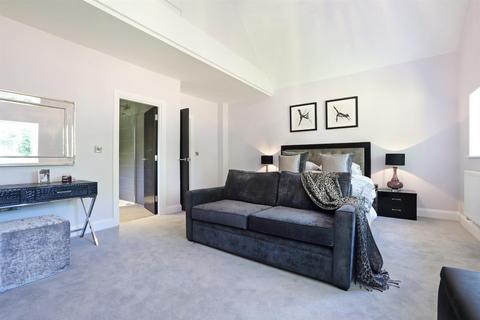 3 bedroom townhouse to rent, HAWTHORN ROW, LEATHERHEAD, KT22