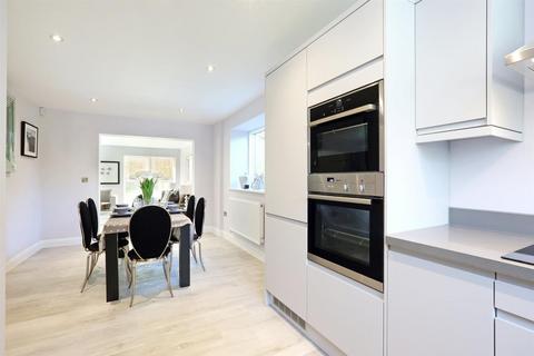 3 bedroom townhouse to rent, HAWTHORN ROW, LEATHERHEAD, KT22