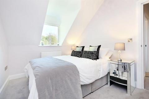 3 bedroom townhouse to rent, HAWTHORN ROW, LEATHERHEAD, KT22