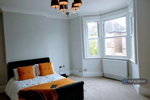 2 bedroom maisonette to rent, Knighton Park Road, London, SE26