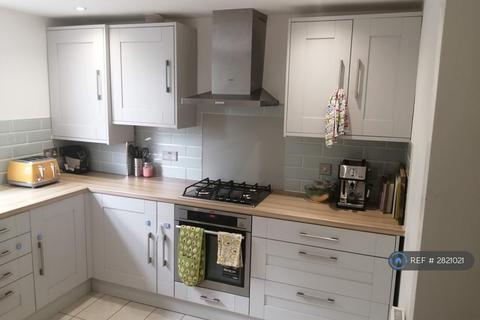 2 bedroom maisonette to rent, Knighton Park Road, London, SE26