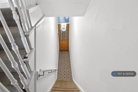 2 bedroom maisonette to rent, Knighton Park Road, London, SE26