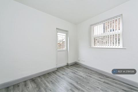 3 bedroom flat to rent, Marmion Road, Liverpool, L17