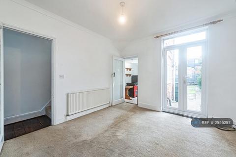 undefined, Donnington Gardens, Reading, RG1