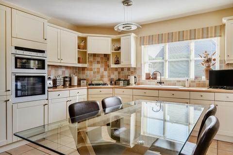 5 bedroom detached house for sale, Barrow Close, Billingshurst, RH14