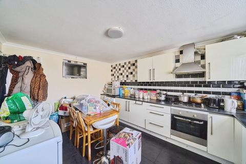 undefined, Southern Avenue, Feltham TW14