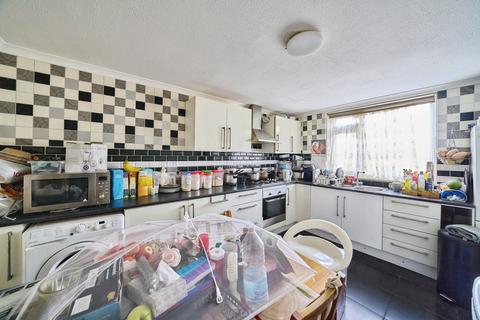 undefined, Southern Avenue, Feltham TW14