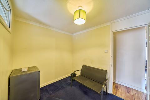 undefined, Southern Avenue, Feltham TW14
