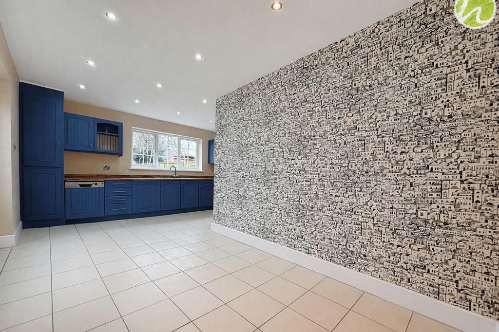 Kitchen/ Dining Area