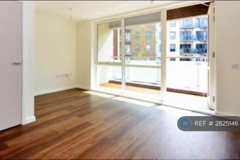 1 bedroom flat to rent, Drummond Court, London, W3
