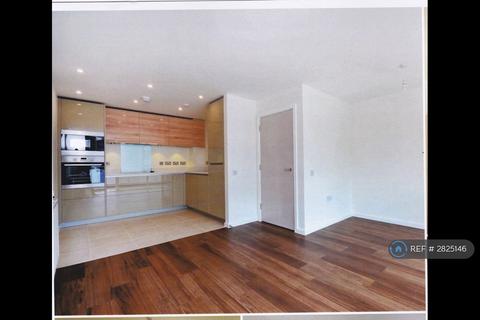 1 bedroom flat to rent, Drummond Court, London, W3