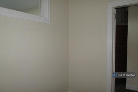 2 bedroom flat to rent, Highholm Street, Port Glasgow, PA14