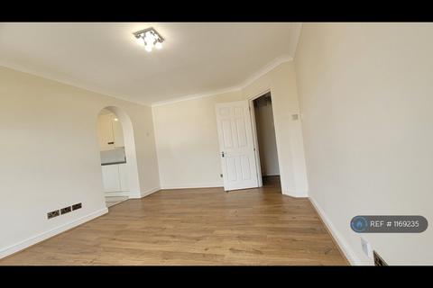 2 bedroom flat to rent, The Ridgeway, Enfield, EN2