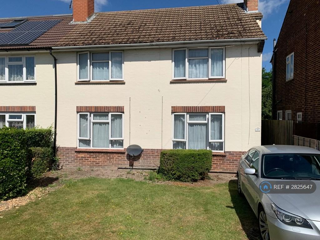 4 bedroom semi-detached house to rent