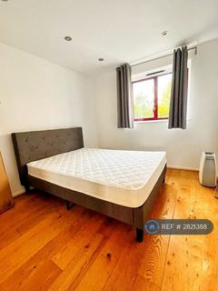 2 bedroom flat to rent, Wapping High Street, London, E1W
