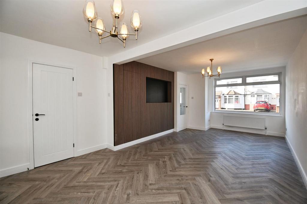 Open plan lounge / dining room