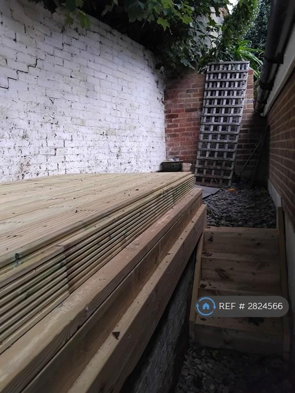 Courtyard Deck 2