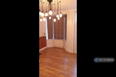 3 bedroom terraced house to rent, Central Road, Leicester, LE3