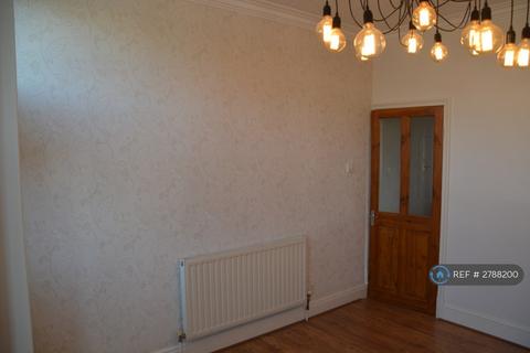 3 bedroom terraced house to rent, Central Road, Leicester, LE3