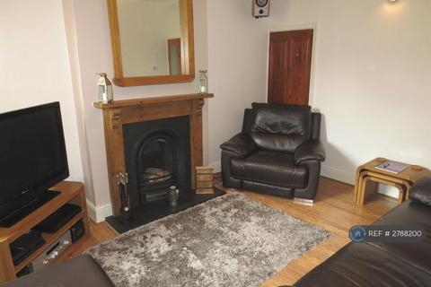 3 bedroom terraced house to rent, Central Road, Leicester, LE3