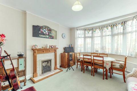 undefined, Courtfield Avenue, Harrow HA1