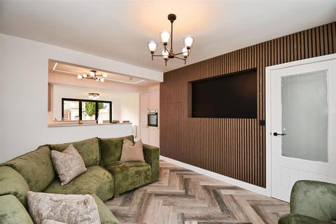 2 bedroom end of terrace house for sale, Wold Road, Hull