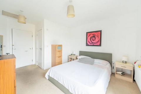 2 bedroom flat for sale, Fortune Avenue, Edgware, HA8