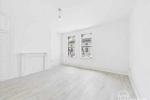 2 bedroom apartment to rent, The Paddock, Chatham, ME4