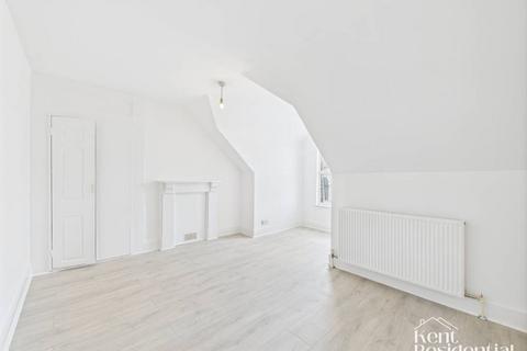 2 bedroom apartment to rent, The Paddock, Chatham, ME4