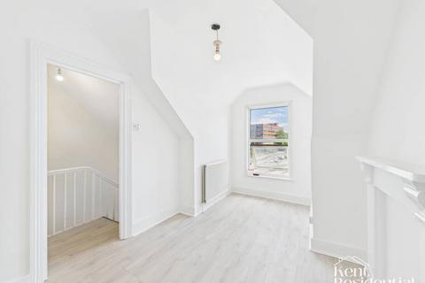 2 bedroom apartment to rent, The Paddock, Chatham, ME4