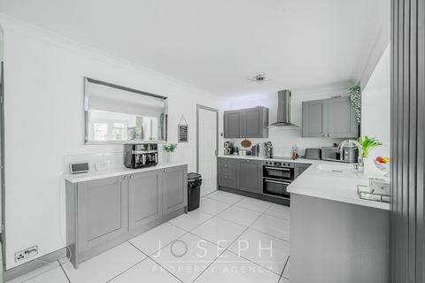 3 bedroom semi-detached house for sale, Churchill Avenue, Ipswich, IP4
