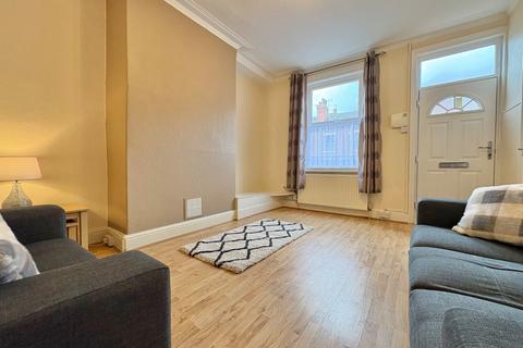 2 bedroom terraced house to rent, Bankfield Terrace, Leeds, West Yorkshire, LS4